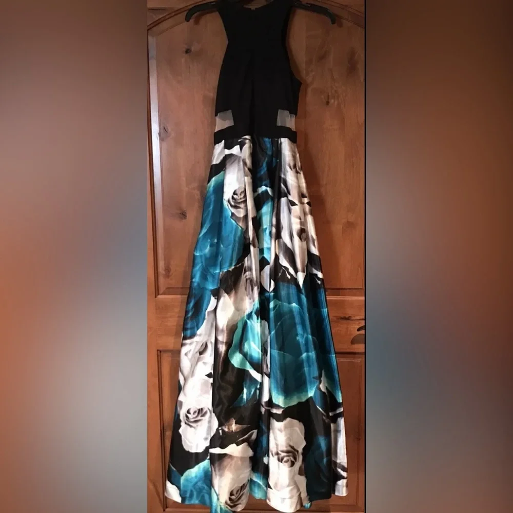 Blondie Nites Formal Dress - Picture 2 of 8